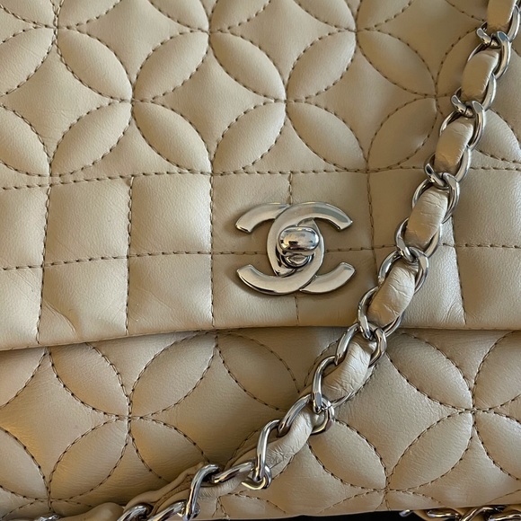❌❌SOLD❌❌CHANEL Beige Vintage Choco Bar Small Flap Bag Silver Full Set - Picture 2 of 16